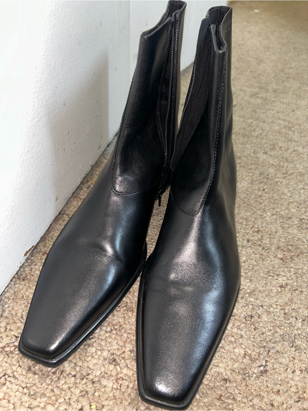 Vagabond Black Leather Chukka Zip Boots